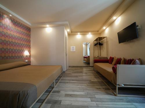 Comfort Triple Room image 10