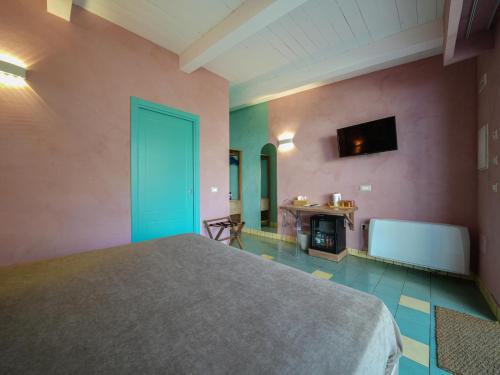 Double Room image 10