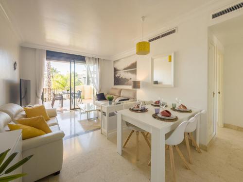 Ático de 2 dormitorios con terraza y piscina en Roda Golf - Almyra 2
