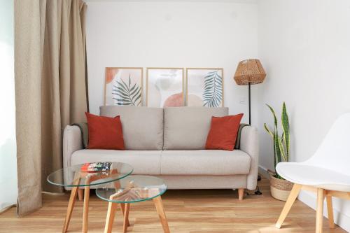 Studio Apartment with Balcony room in Fuengirola centre renovated beach 200m