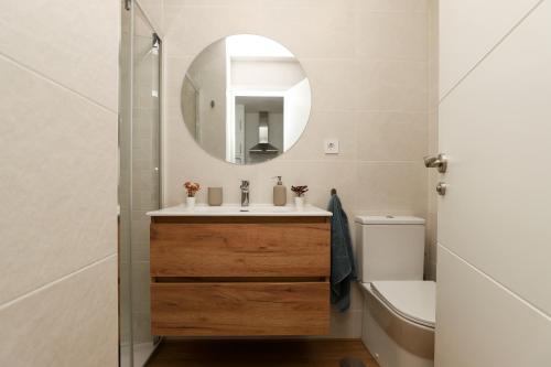 Studio Apartment with Balcony image 3