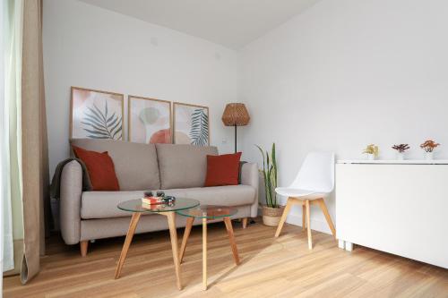Studio Apartment with Balcony image 1