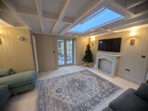 Rose Cottage, Luxury cottage, sleeps 16 in Weasenham