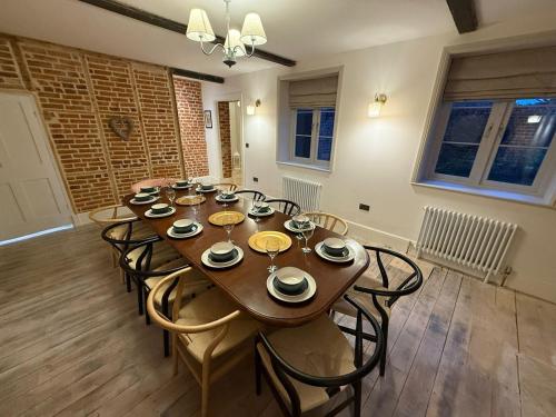 Rose Cottage, Luxury cottage, sleeps 16 in Weasenham
