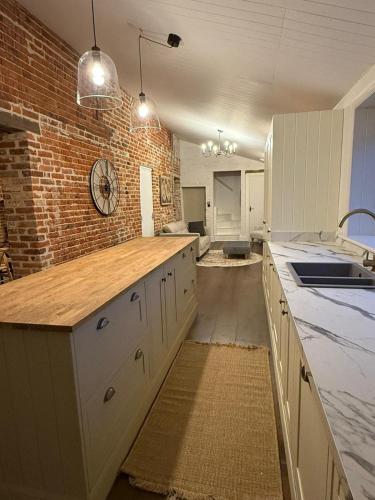 Rose Cottage, Luxury cottage, sleeps 16 in Weasenham
