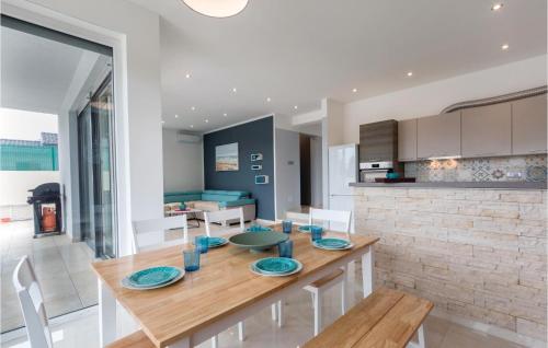 Konyha, Two-Bedroom Holiday Home In Peroj in Vodnjan