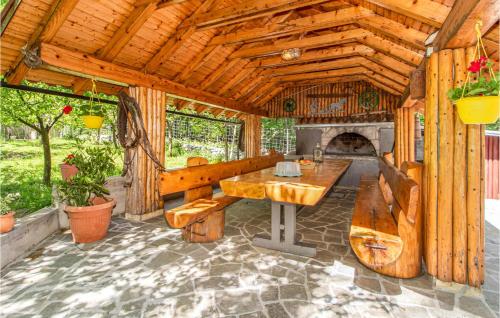 Viesnīcas āriene, Beautiful Home In Breze With Wifi in Breze