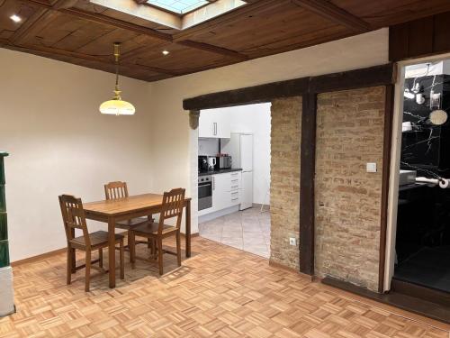 Carlton Suites - image 10