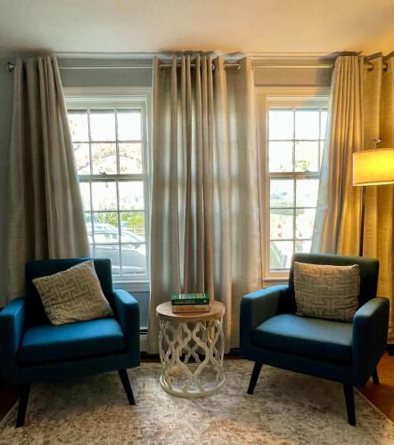 Marblehead Townhouse - image 4