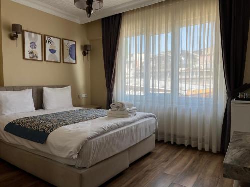 Double Room with Sea View image 6