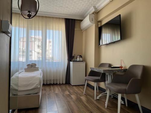 Double Room with Sea View image 4