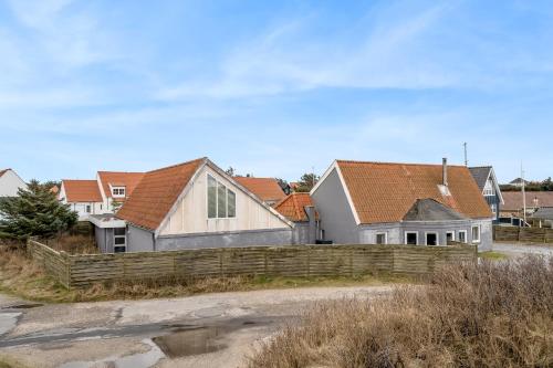 Twenty-Bedroom Holiday home image 8