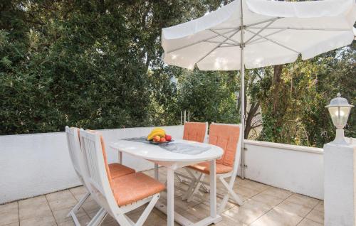 2 Bedroom Lovely Apartment In Zuljana - Location saisonnière - Žuljana
