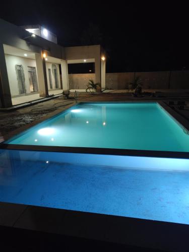 Palm Breeze Villa in 貢朱爾