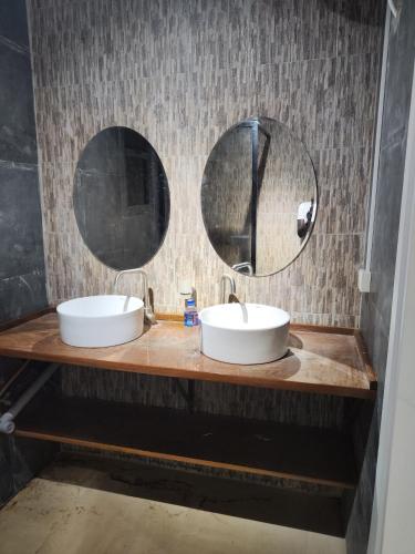 Palm Breeze Villa in 貢朱爾