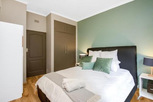 Mindfullness Retreat Guesthouse, Dog Husky Rescue, No parties allowed