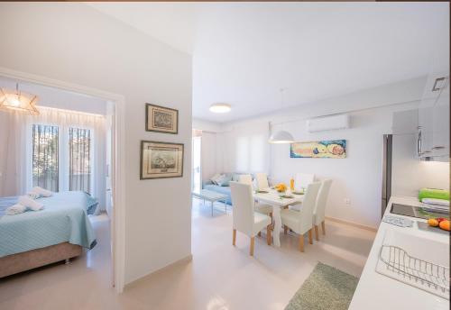 Frises apartment Corfu Town 2