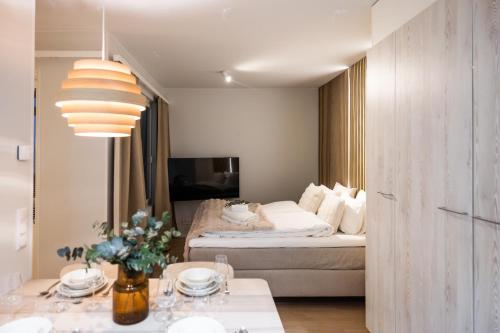 Arctic Honey City Suite 1