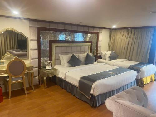 One-Bedroom Apartment image 9