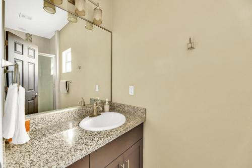 Relax & Enjoy In Our Spacious Townhome Getaway D, McAllen (zdjęcie 10)