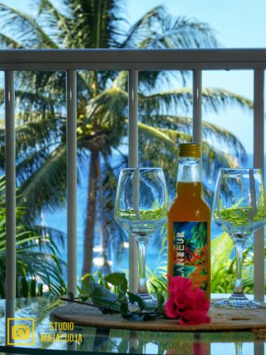 Γύρω περιβάλλον, Studio Malacca, Malanga et Majacudja - Ô Cœur de Deshaies (Studio Malacca, Malanga et Majacudja - O Cœur de Deshaies) in Ντεχάιες