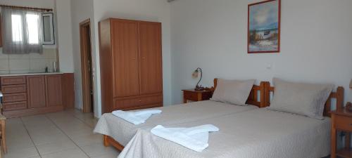 2 twin beds