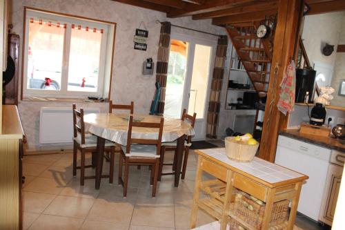 Konyha, Maison Las Bernièros (Maison Las Bernieros) in Surba