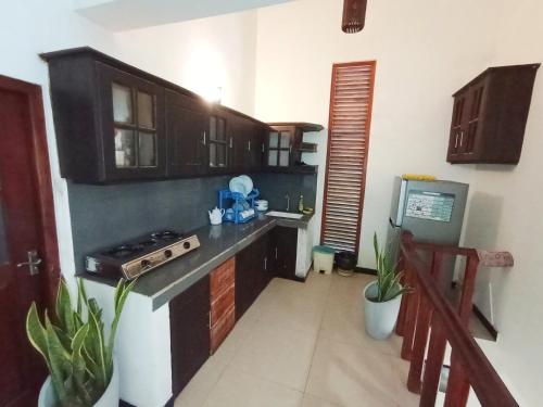 Kitchen, White King Guest in Unawatuna