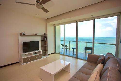 Ocean view 3 bedroom condo! Infinity pool in Cancún, Mexico