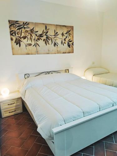 2 queen beds, 3 twin beds