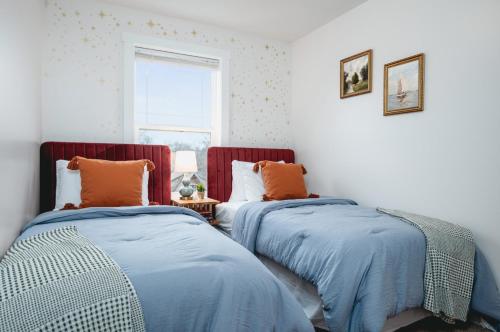 NEW Primrose House 3BR Townhome Downtown Beaches Wineries in Traverse City, USA