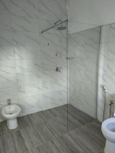 淋浴間, White House Residences in 圖赫林