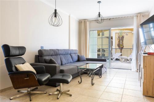 EMILIA - Los Cristianos, pool, spacious terrace, fibre net, tv channels