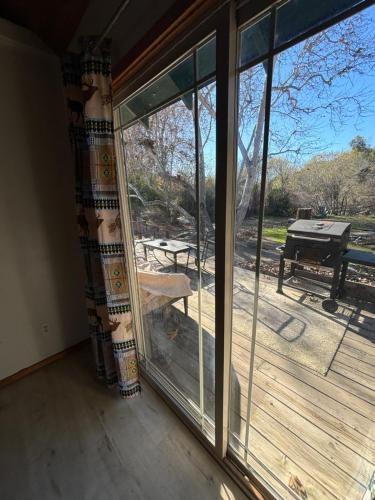 Sequoia River Front Cabins in Três Rios (CA)