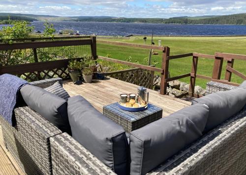 Vaade, Kielder Cottage overlooking Kielder reservoir in Falstone