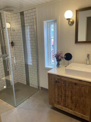 Elisabeth-Bua Elisabeth-Bua