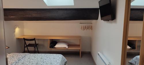 Mauguio Center Hôtel Room Type - Standard Double Room with Velux