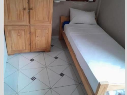 6-Bed Mixed Dormitory Room image 3