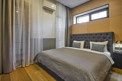 Golden Chalet - image 4