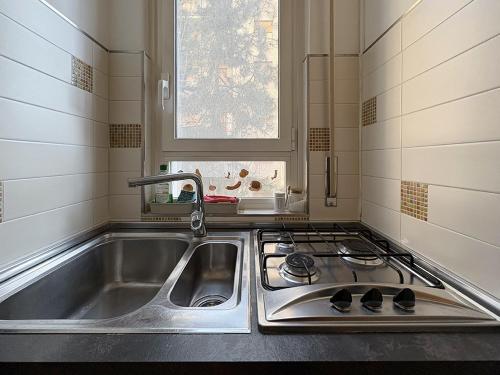 Bilocale silenzioso e accogliente Metro 4 Frattini - 15 minutes to city center