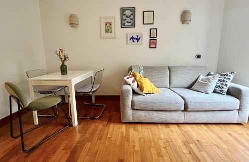 Bilocale silenzioso e accogliente Metro 4 Frattini - 15 minutes to city center