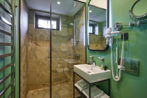 Golden Chalet - image 9