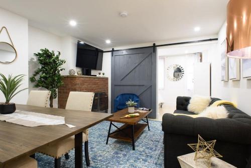 75-5A Luxury 3BR Duplex W&D in unit Elevator, New York (photo 3)