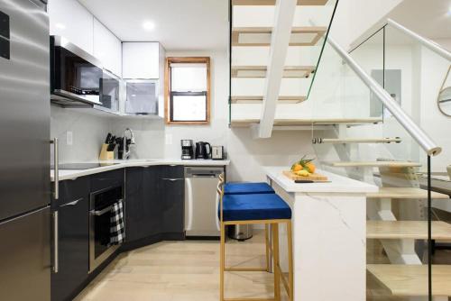 75-5A Luxury 3BR Duplex W&D in unit Elevator, New York (photo 6)