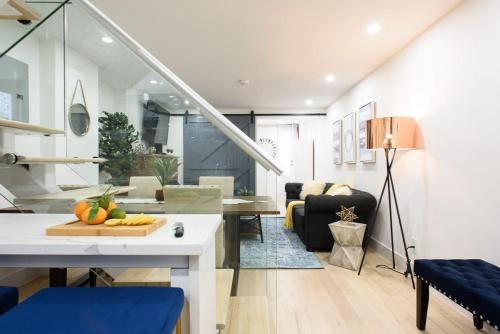 75-5A Luxury 3BR Duplex W&D in unit Elevator, New York (photo 8)