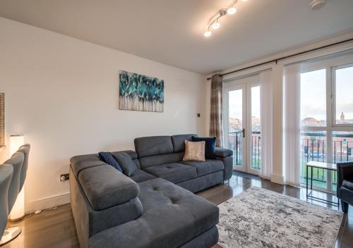 Central Comfort Apt 2 Bed and Balcony