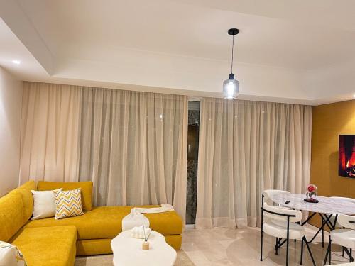 Sunshine Apartment in El Oulfa