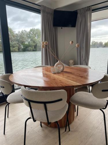 Létesítmények, The Sustainable Saek Sneekermeer in Offingawier