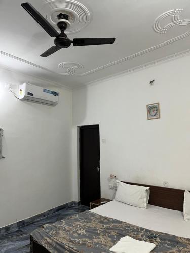 Double Room with Private Bathroom image 8