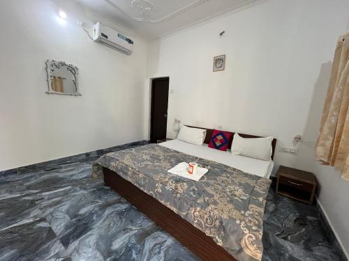Double Room with Private Bathroom image 4